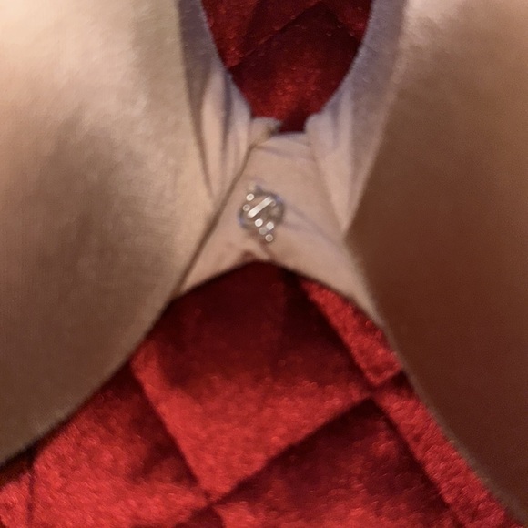 Victoria Secret Nude Push up Bra - Picture 7 of 9